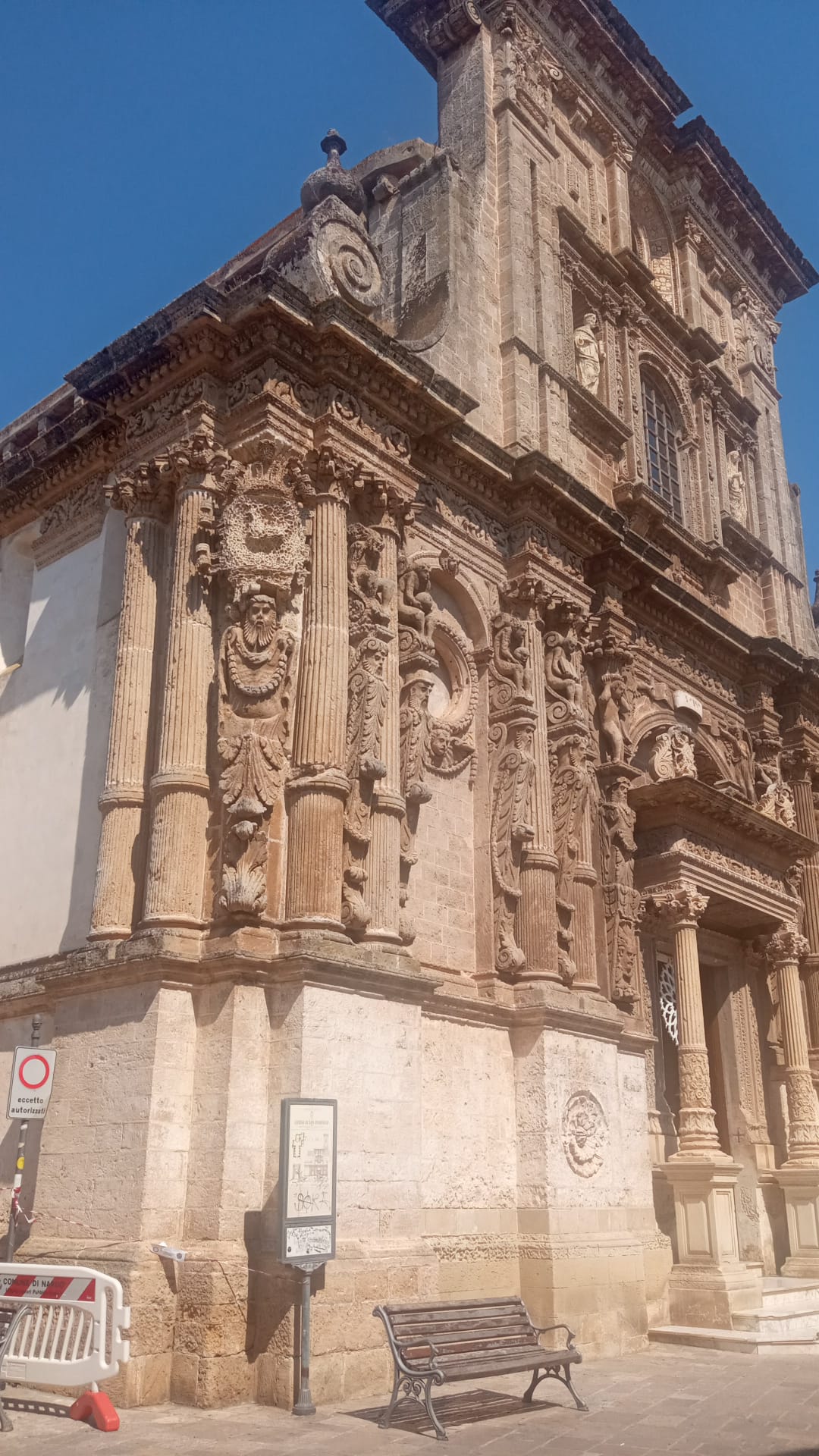 Vista externa da Chiesa di San Domenico em Nardò.
