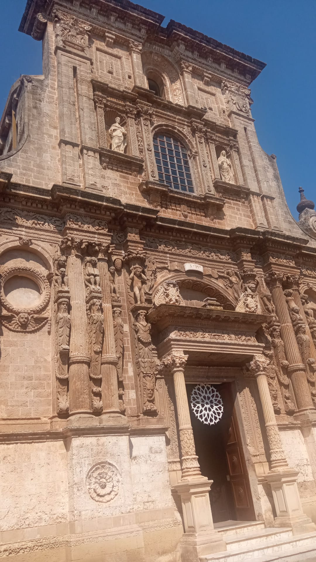 Portal principal da Chiesa di San Domenico.