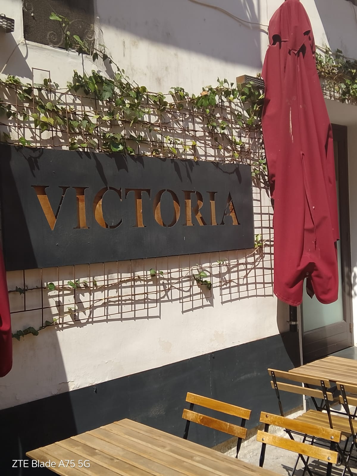 Fachada de estabelecimento no centro histórico.