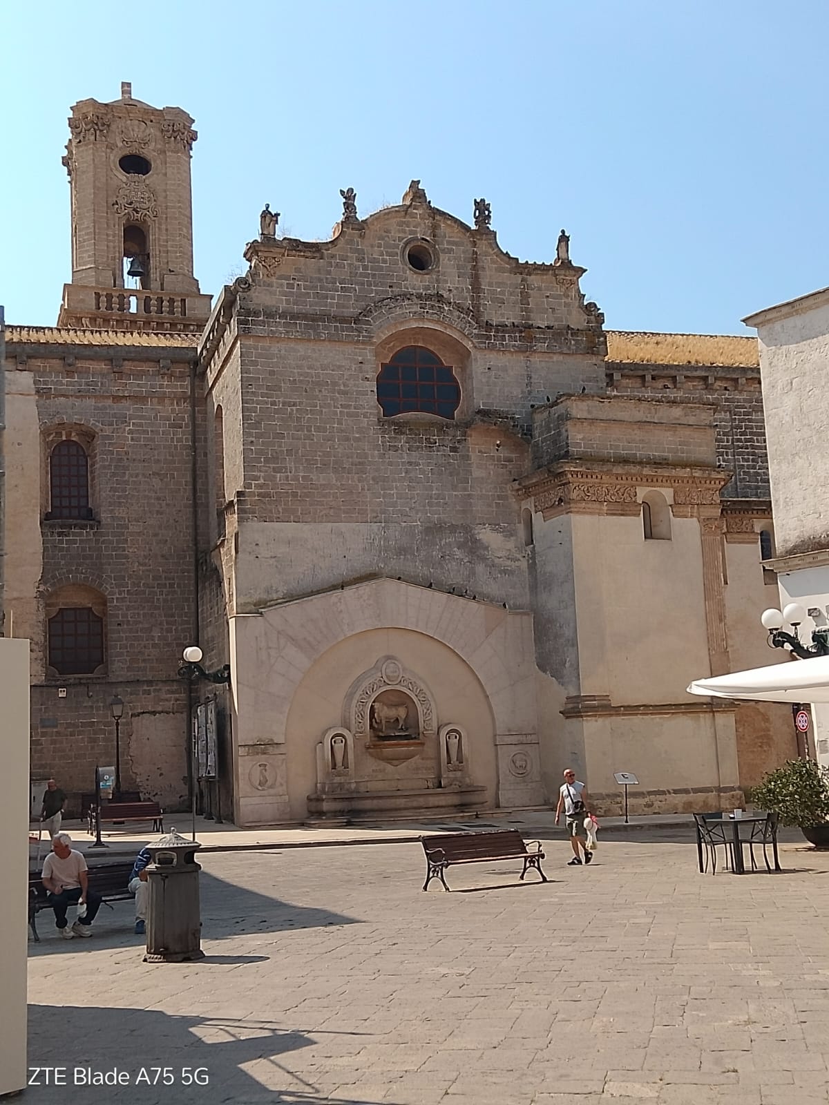 Igreja histórica de maior escala no centro antigo.