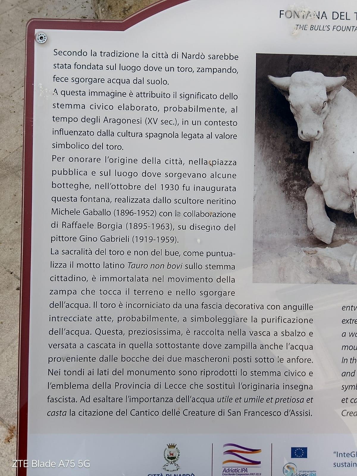 Painel explicativo sobre o patrimônio local.